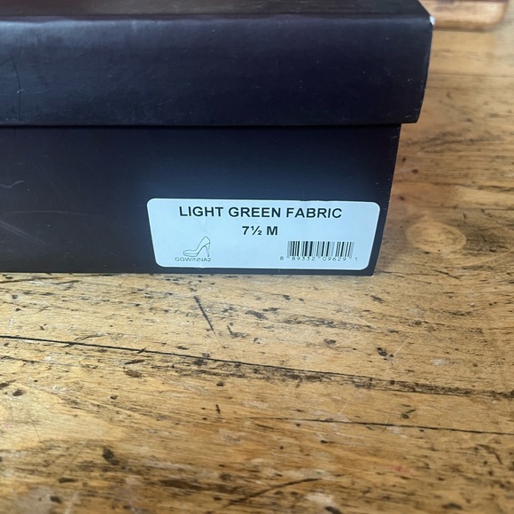 Tan Camo platform heels. Never worn and in the original box - Picture 6 of 7